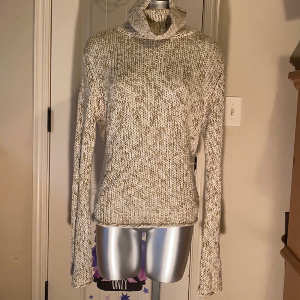 Saggy turtleneck sweater